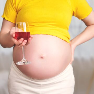El consumo de alcohol en el embarazo es peligroso para el bebé