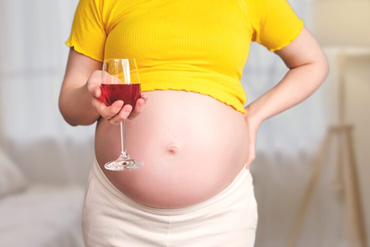 El consumo de alcohol en el embarazo es peligroso para el bebé
